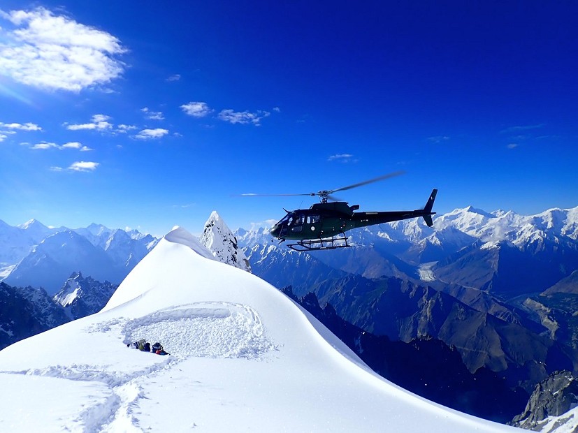 The helicopter approaches Bruce Normand and Tim Miller's high altitude helipad.  © Tim Miller