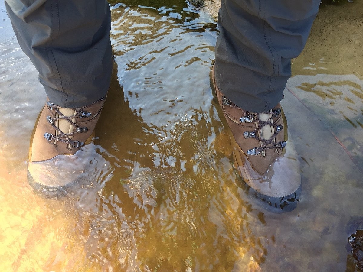 Fully waterproof when brand new, and I'd expect them to stay that way if well looked after  © Dan Bailey