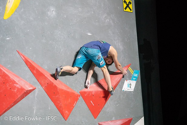 Nathan Phillips competing in the men's Boulder final.  © Eddie Fowke/IFSC