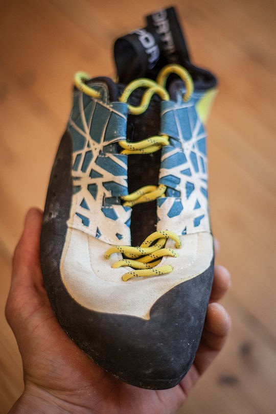 The laces come right up to the end, providing a precise fit