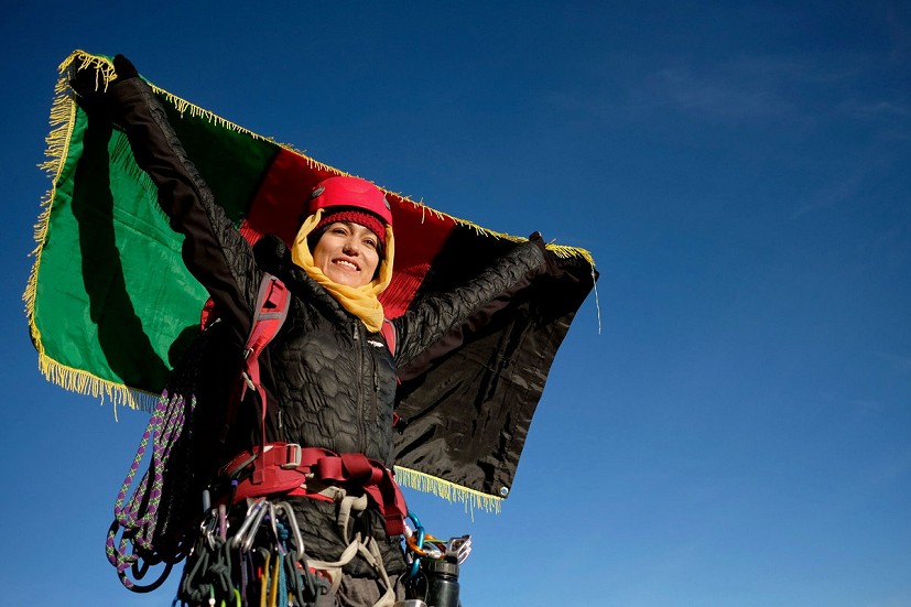 Hanifa holds Afghanistan's flag high.  © Daniel Wheeler Photography
