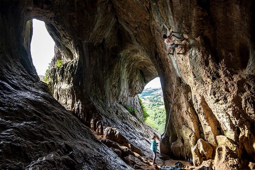 Sam on Spear of Odin, 7c+ in Thor's Cave  © Jonathan Bean