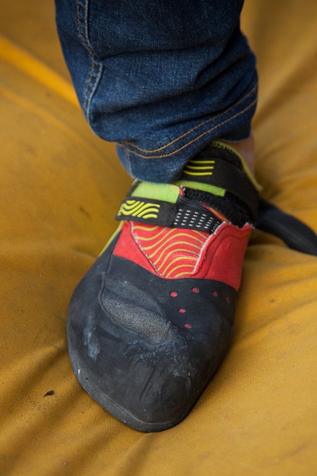 The double straps and sock-like fit enable a tight fit and precise footwork  © UKC Gear