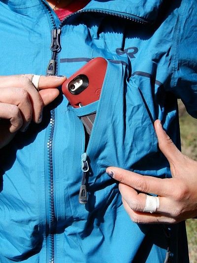 The Interstellar has super smooth zips and smartphone slot in the mesh-backed chest pocket  © UKC Gear