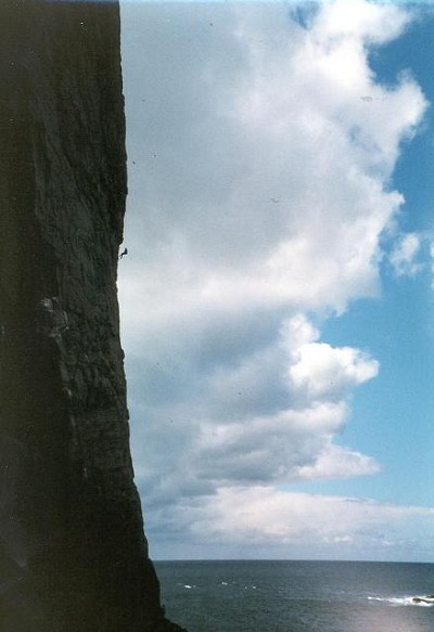Gary Latter  The walls of Dun Mingulay  Outer Hebrides  © halgorump