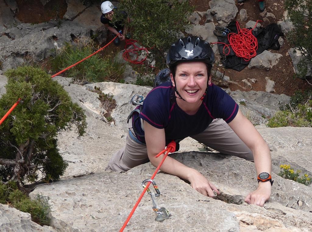 Elaine smiling her way to the top of a classic route in Sella, Costa Blanca.  © Sally Lisle
