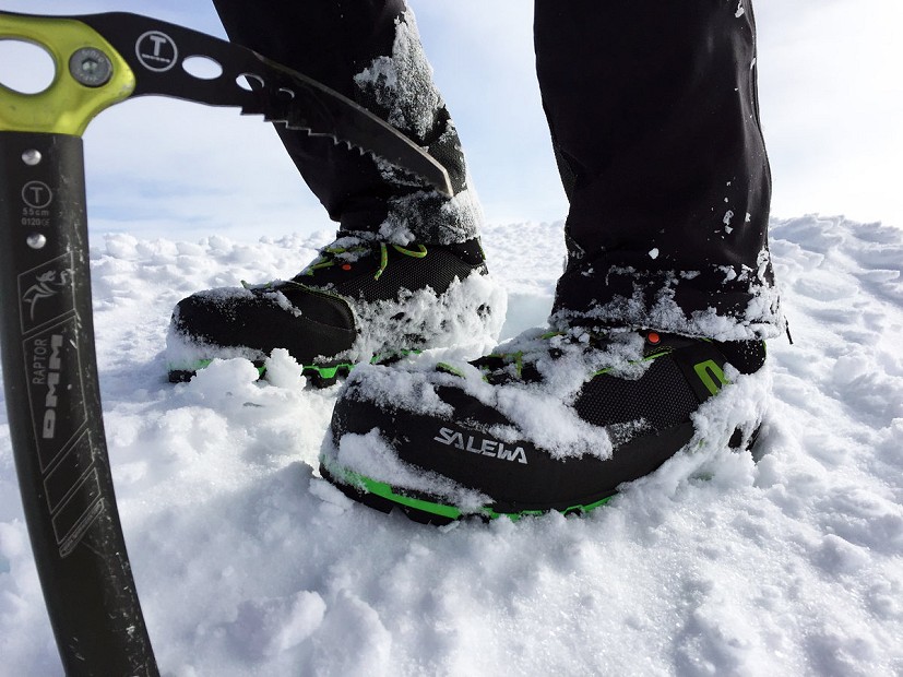 The sole's deep lugs bite well into hard snow  © Dan Bailey