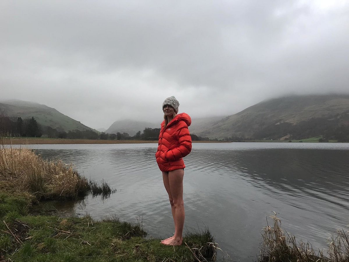 Warming up after a chilly swim  © Emma Roderick