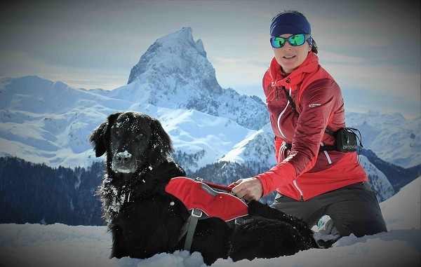 Avalanche dog Fjord with his handler Caroline Elliott @fjordsar  © Ruffwear