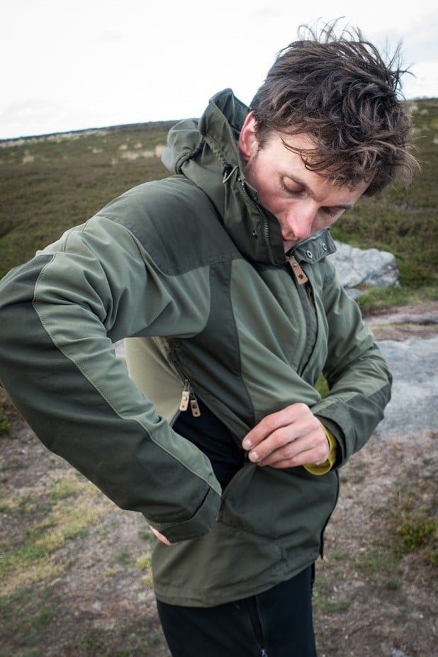 Zips along the sides allow for active ventilation  © UKC Gear
