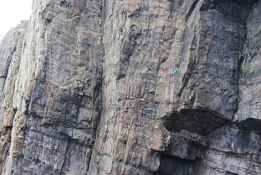 Woon & Lewis style their way up the awesome Prophecy of Drowning Pitch 2  © Mark Leicester