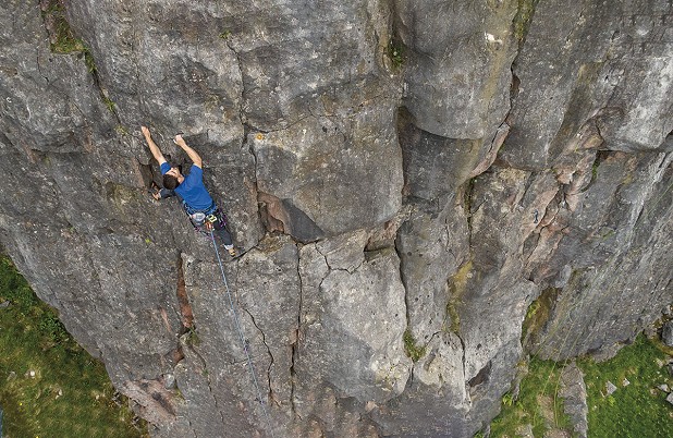 Dwane Barker climbing I'm in the Sin Bin (6a) at Harpur Hill  © Alan James