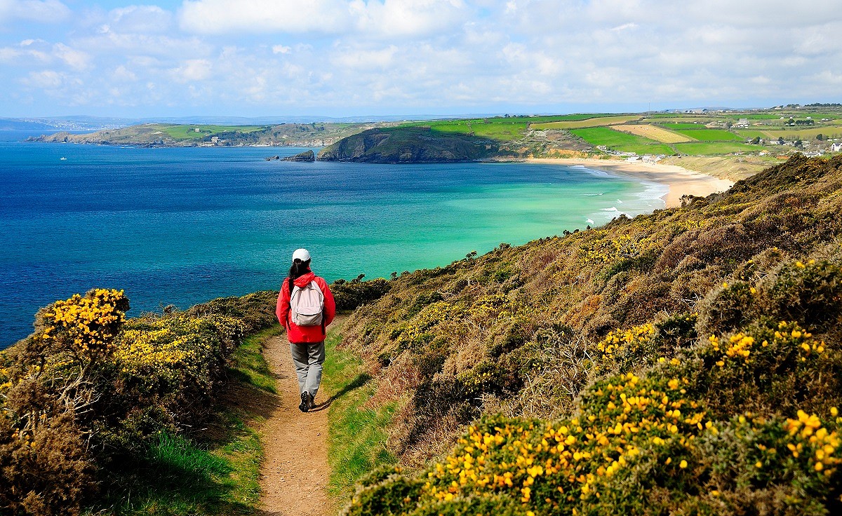 Descending to Praa Sands on the epic South West Coast Path  © Roy Curtis