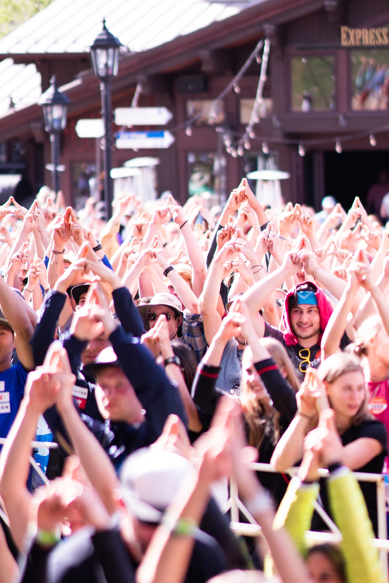 Spectators at the IFSC World Cup in Vail, Colorado, show their support for Paris 2024.  © Dan Gajda/IFSC