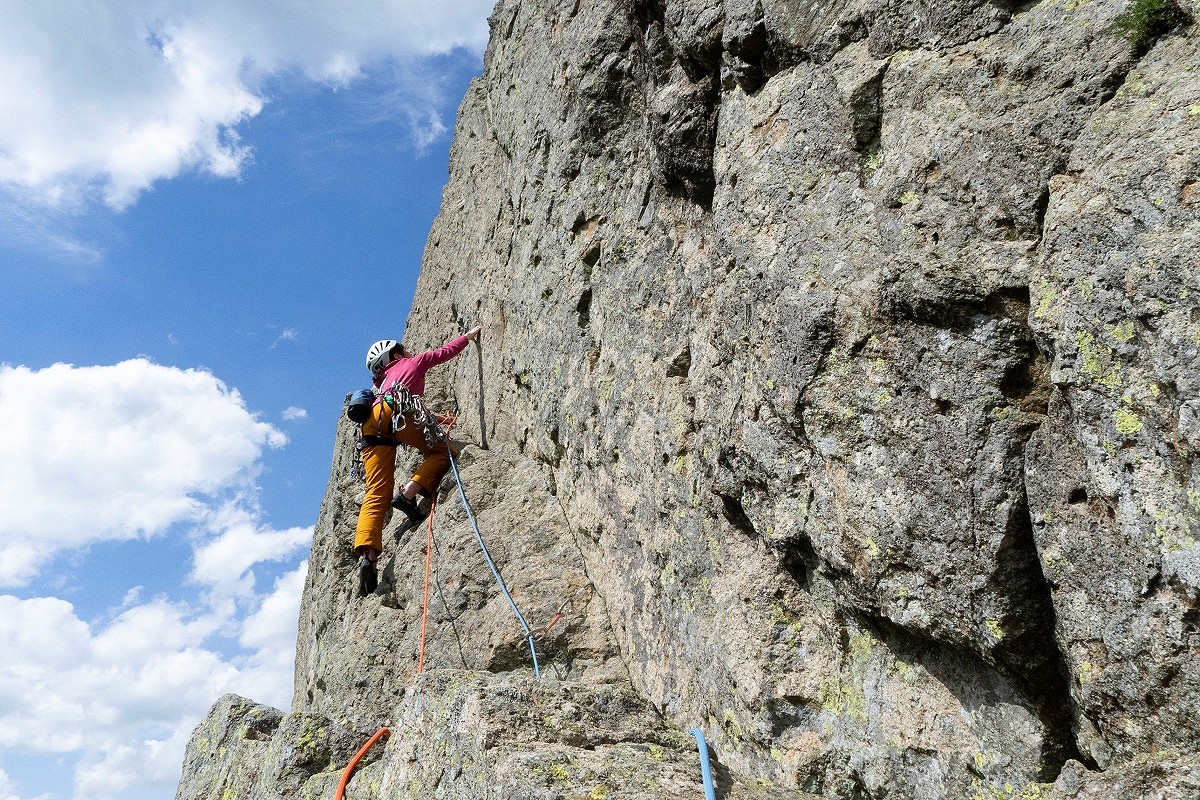 Using the Calico Hooded Jacket and Viper trousers on Castle Rock  © Mark Glaister