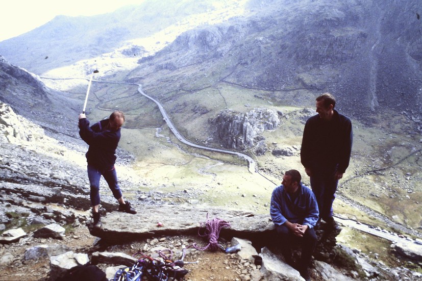 Llanberis Open 1998 – Keith Phizacklea (L) tees off from the Cromlech, with Steve Hubbard and Steve Merry.  © Matheson collection
