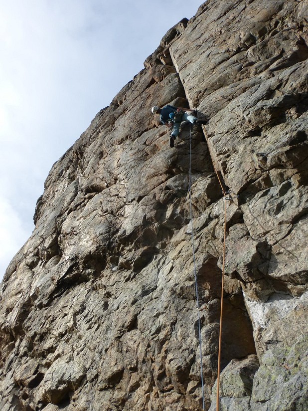 No points for guessing which way it goes. Ferdia Earle on her G/U ascent of Major Domo  © Andy Moles