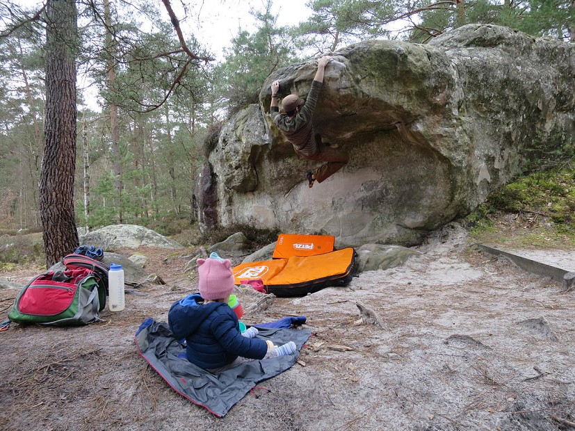 Watching and learning from Dad in Fontainebleau.  © Emily Slater