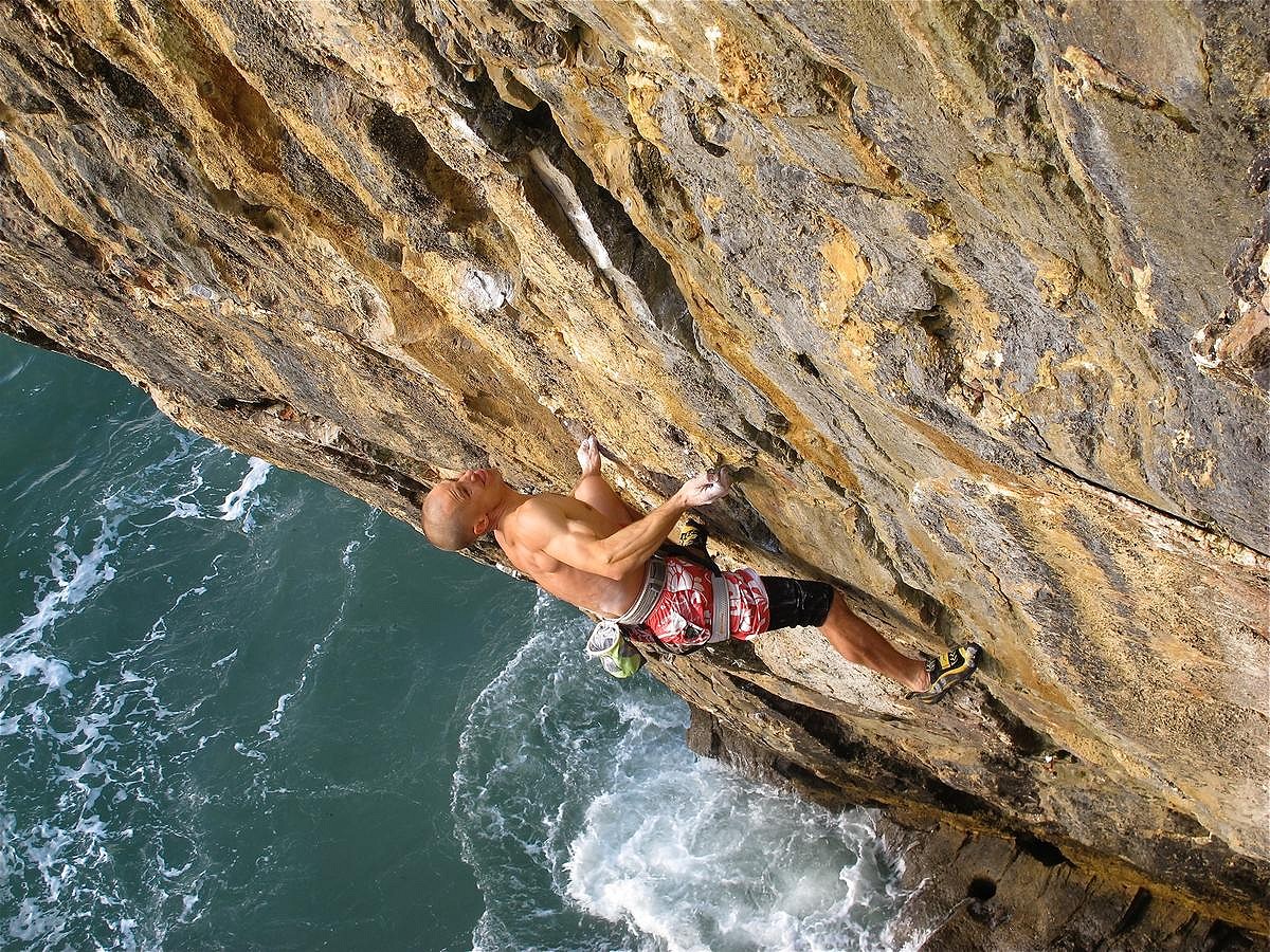 How not to use an undercut.  © UKC Articles