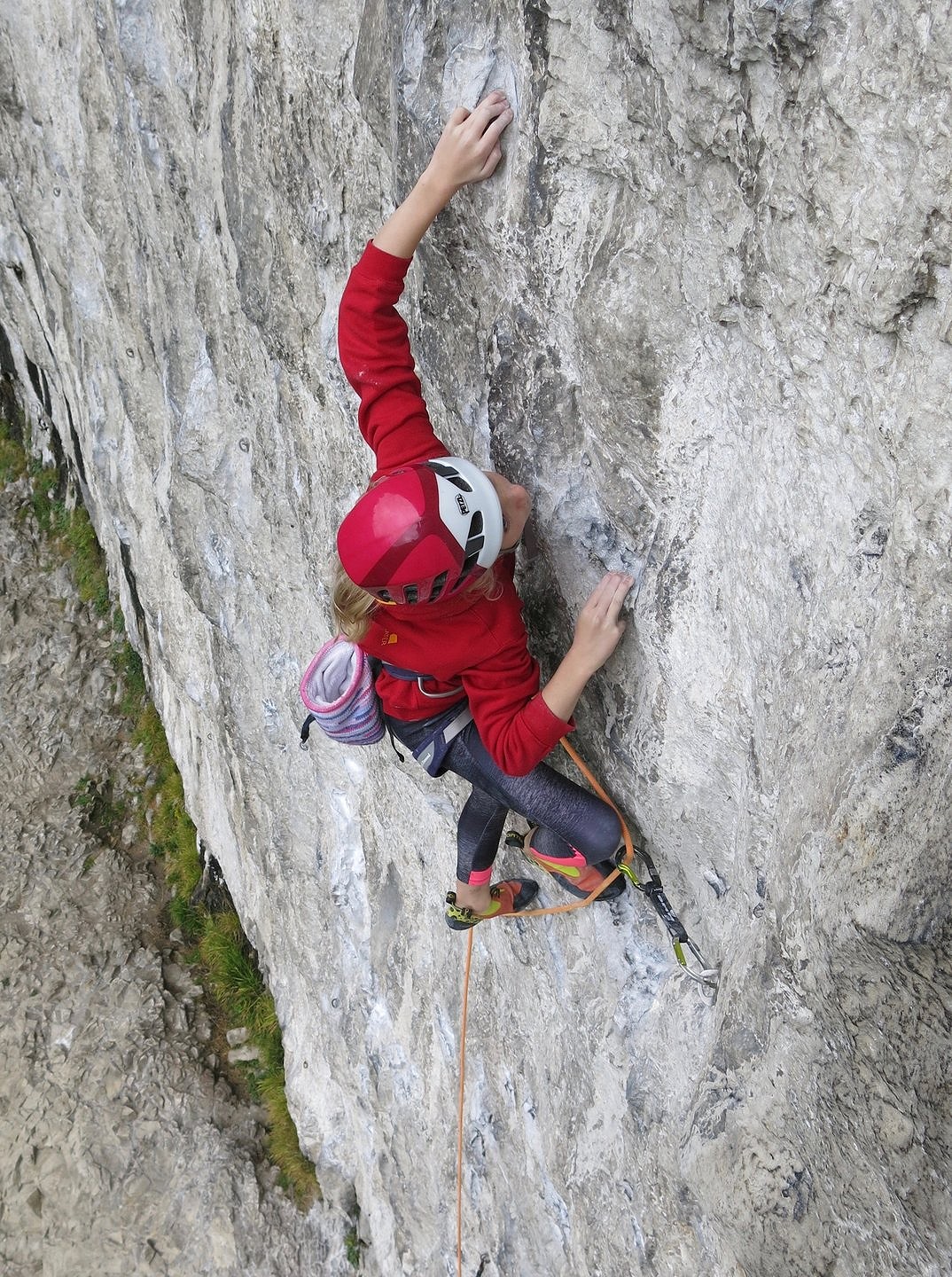 Hannah Toward demonstrates high-step gaston technique on Free and Even Easier 7a+ at Malham.  © Neil Gresham
