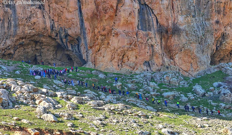 Climbers gathering at Hazar Merd crag.  © Aso Golmohamad