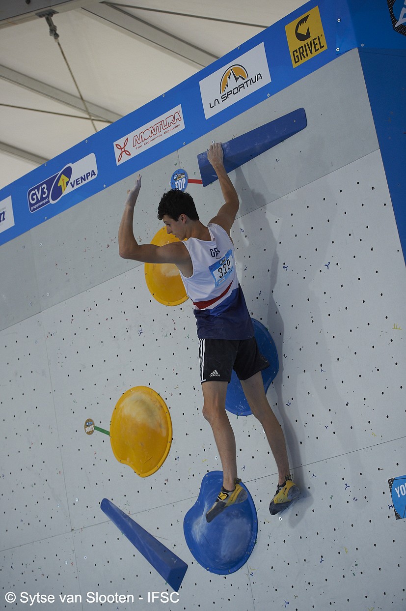 Hamish McArthur on his way to 2nd place.  © Sytse van Slooten/IFSC