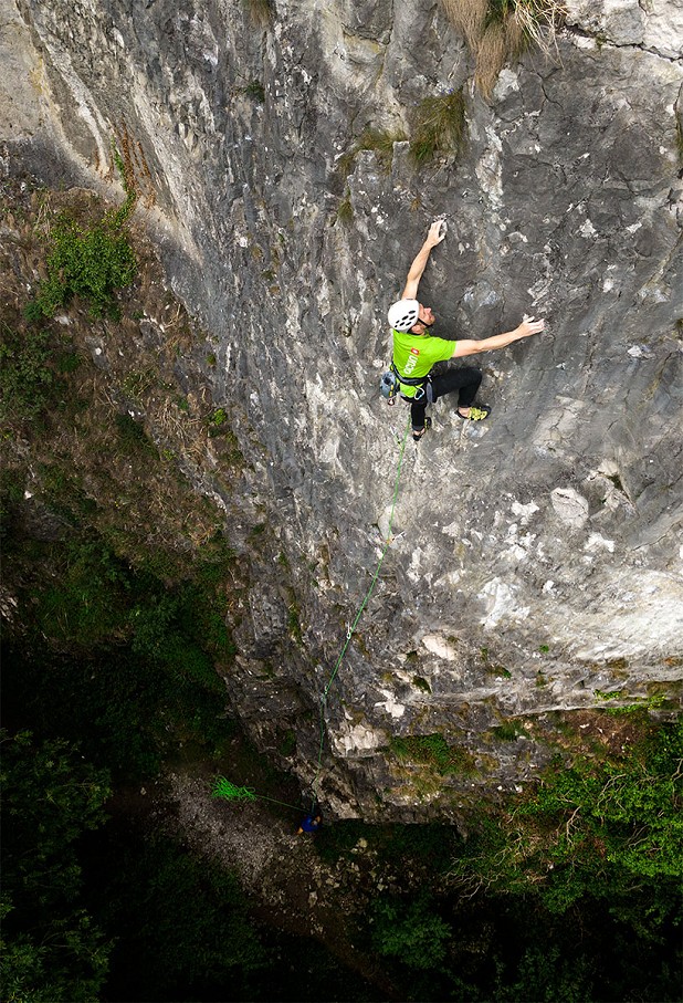 Dominic Green on Nowt About Change (6b) on Garage Buttress at Stoney.  © Alan James - Rockfax
