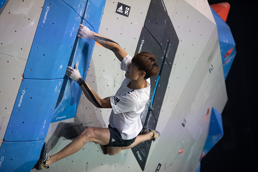 Jongwon Chon (KOR) attacks the crack - boulder 3 in the men's final.  © adidas ROCKSTARS