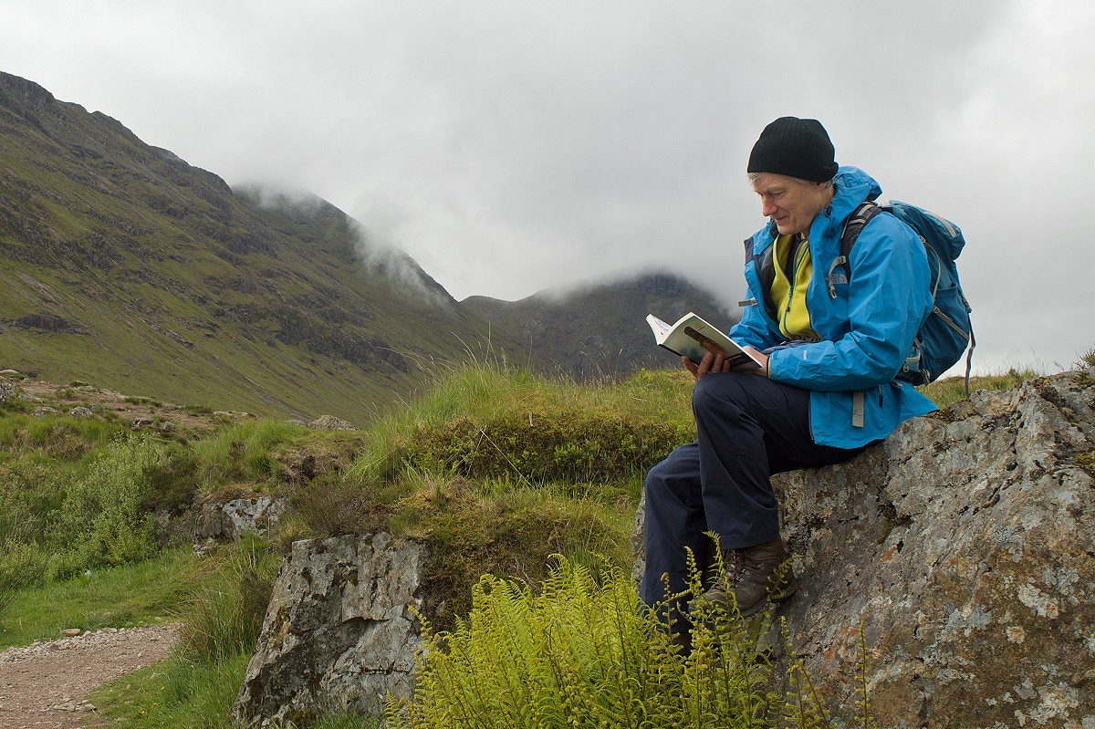 One man reading One Man's Mountains in the mountains  © Ronald Turnbull
