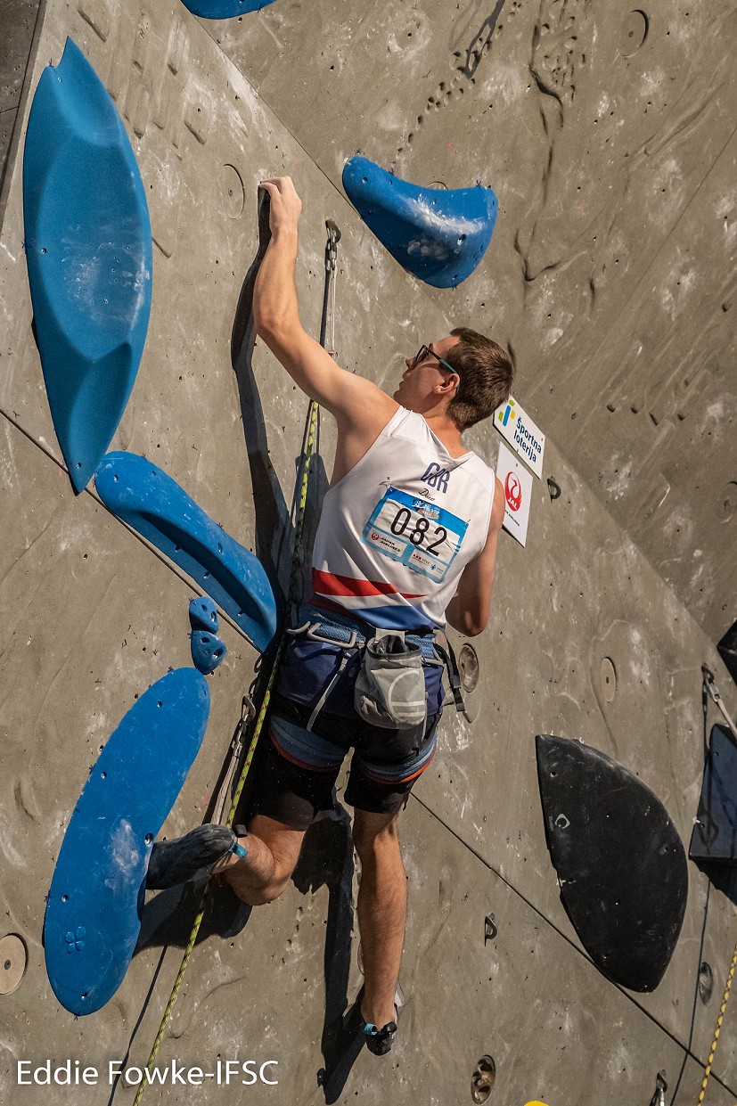 Will Bosi climbing in semi-finals.  © Eddie Fowke/IFSC