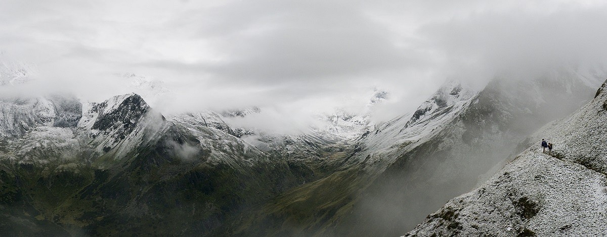 Looking a bit like the Arrochar Alps on the path from Franz Senn Hütte  © Ronald Turnbull