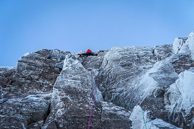 Guy on the final bulge on pitch 3.  © Guy Robertson