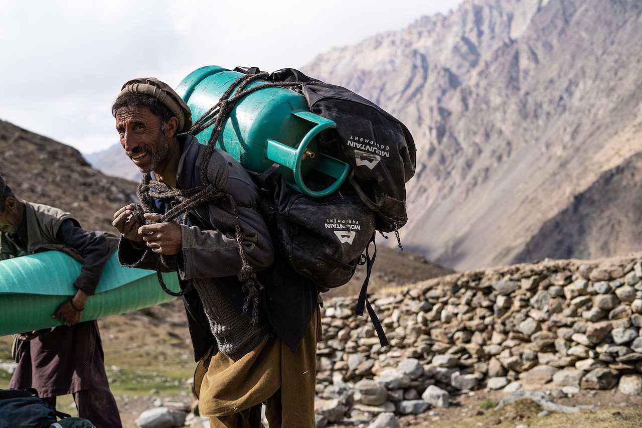 A man from the Yarkhun valley carrying the team’s equipment to base camp.  © Uisdean Hawthorn