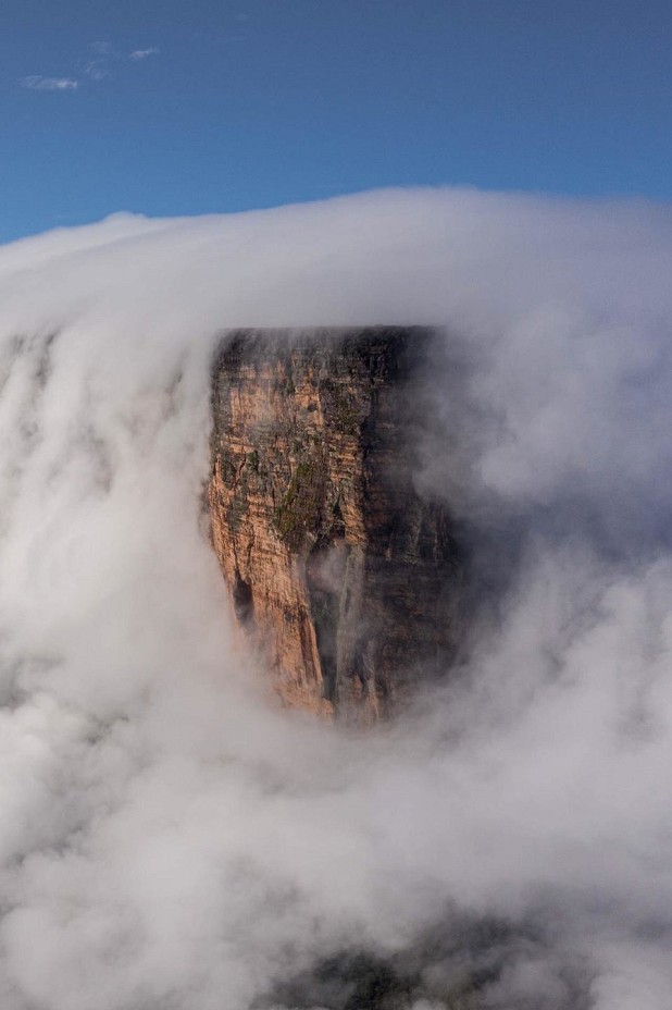 The Prow of Roraima  © Coldhouse Collective