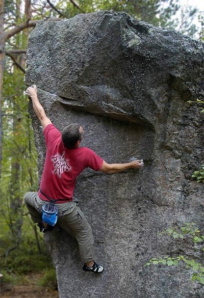 A nice granite boulder problem called "Plankekjøring" in Nissedal, Norway.  © Tom Atle Bordevik