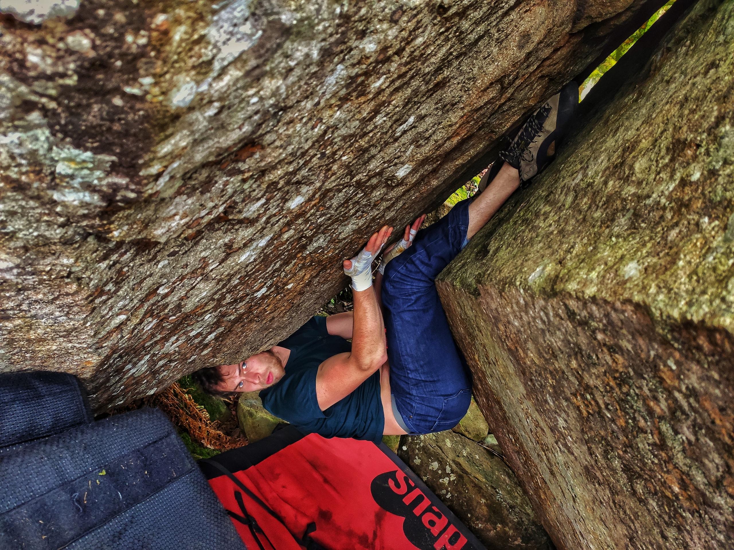 No tendons? No problem. Pursuing routes that don't need fingers at Craig y Gesail   © Aaron Evans