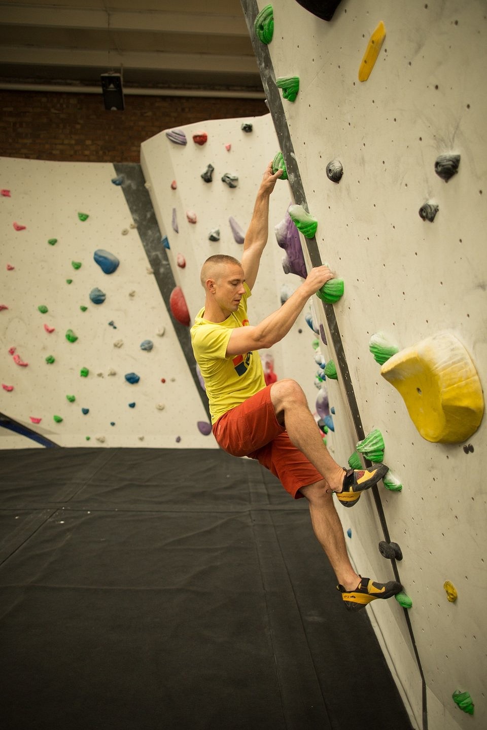 Straight arms, relaxed grip   © Nick Brown - UKC