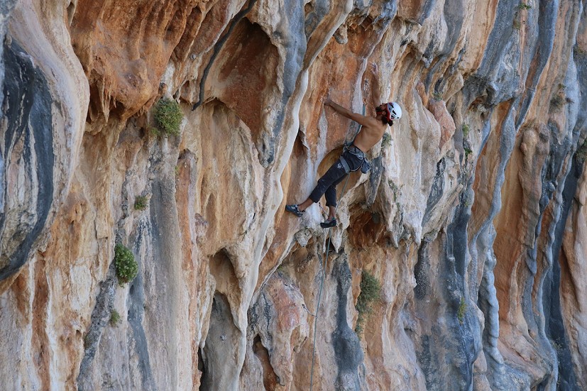 A 7b at Beit Chlala. Climber: Gino Traboulsi.  © Juman Sayegh