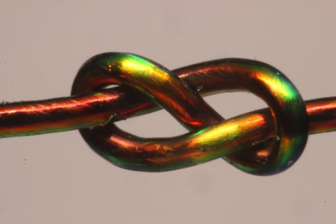 A figure of eight in pressure-sensing fibre validates the research team's virtual model.  © MIT