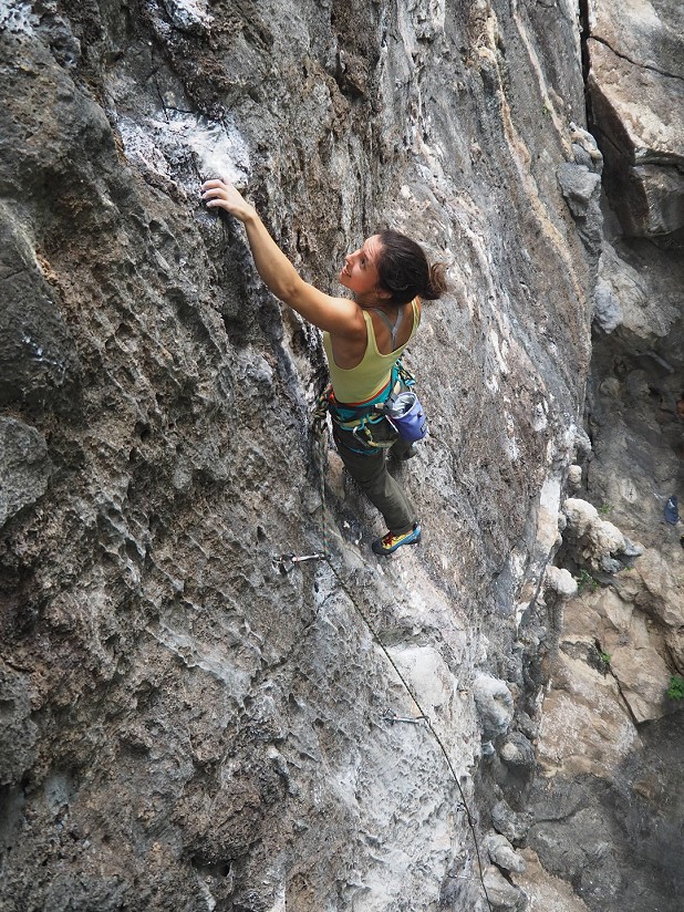 Anna Fedorova despatching Schwitzerland (7a) at the Hangover sector   © Tom Skelhon