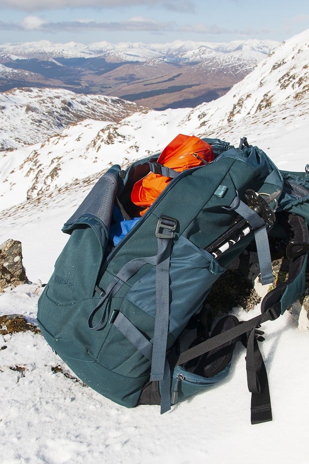 A huge zipped entry allows you to open the pack right up  © Dan Bailey