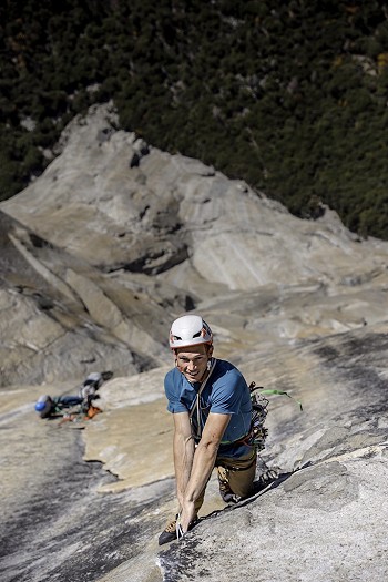 Angus on the penultimate pitch of El Corazón with El Cap curving down to the ground.  © Hazel Findlay