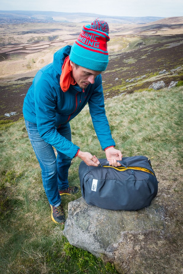 The smaller/floppier handle makes closing the bag quite awkward, especially whilst full  © UKC Gear