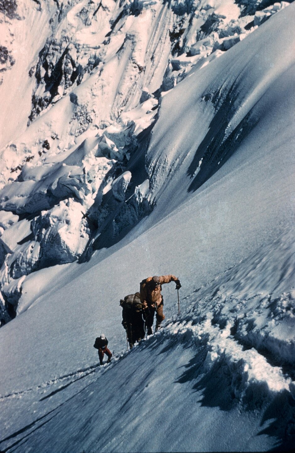 Kangchenjunga 1955: the way up the hump.  © The Streather Collection