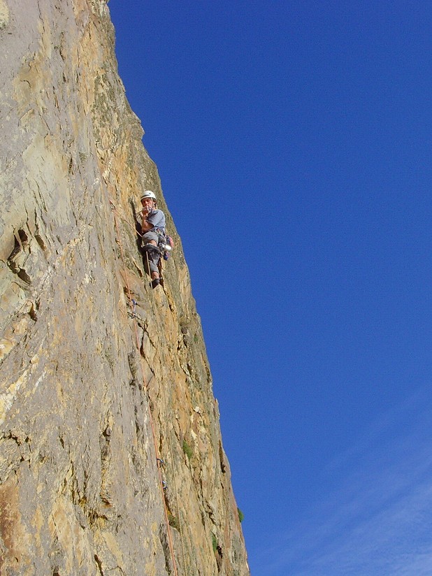 Rob Greenwood on the immaculate wall on pitch 3 provides a fitting finale  © Sam Underhill