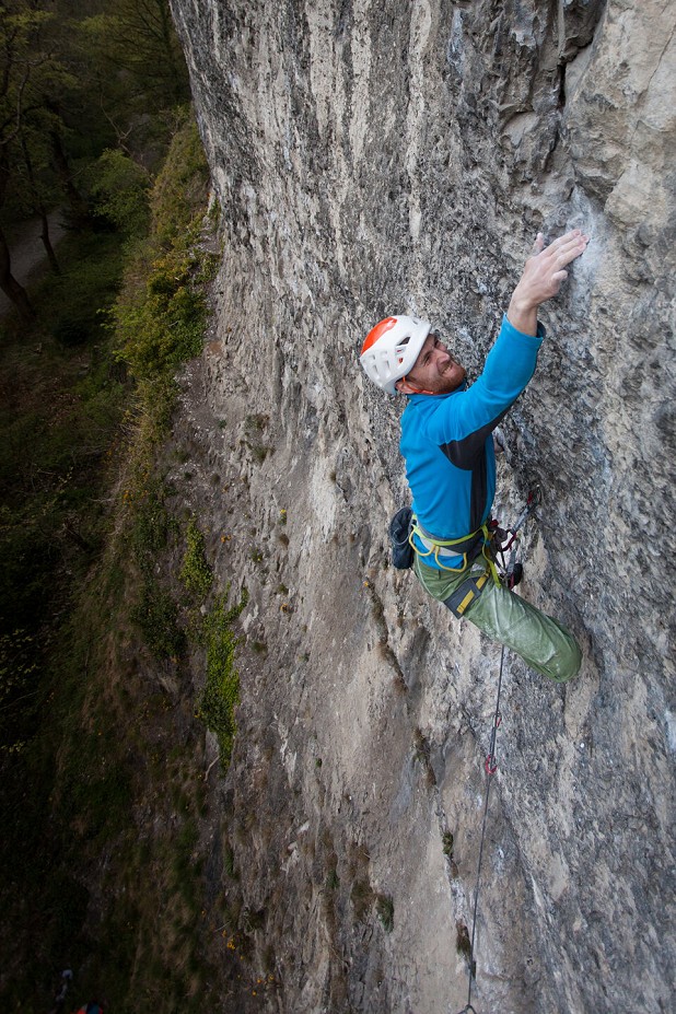 Theo Moore's tendons coming close to snapping on P1 of Little Plum  © Rob Greenwood - UKC