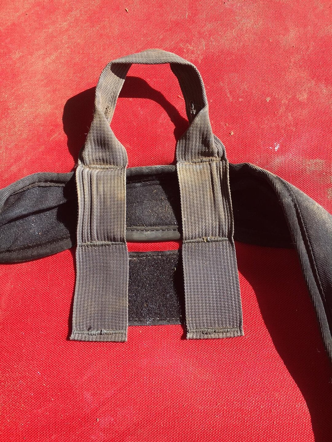 The velcro on the shoulder straps isn't strong enough to take the weight of the pad  © UKC Gear