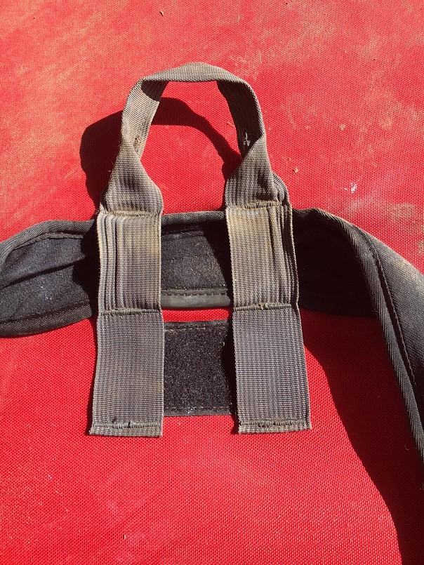 The velcro sleeve the shoulder straps run through is not strong enough to keep the pad in place  © UKC Gear