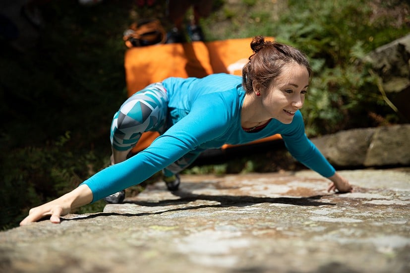 Natalie Berry on Acid Reign at Rivelin with the Petzl Cirro behind  © Nick Brown - UKC