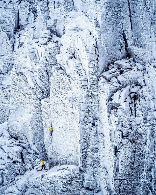 Climbers on Ventriloquist  © Brodie Hood Photography